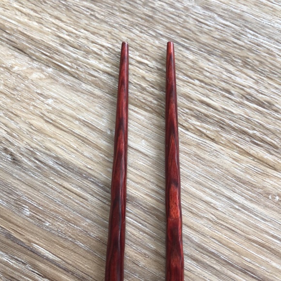 Red wood chopsticks - Picture 6 of 7